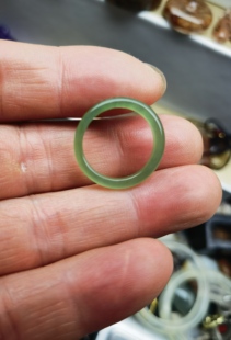 戒指微戒圈口15.8重1克 天然和田玉碧玉原石菠菜绿玉精细女款