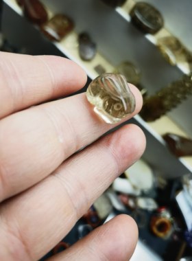 天然金发晶原石雕刻小兔子生肖护身符DIY饰品吊坠挂件重4克一物