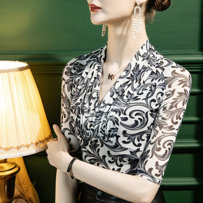 新款气质v领印花网纱t恤女秋中袖