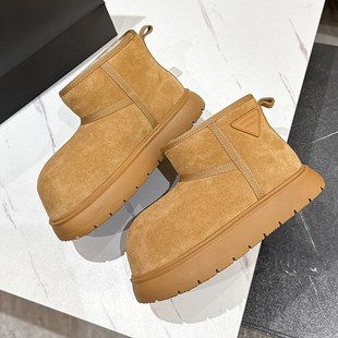 真皮小黄豚厚底丑萌雪地靴女2025冬款新款三角标加绒防滑面包棉鞋