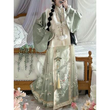 明制汉服女合领刺绣比甲立领琵琶袖冬款国风马面裙拜年服过年套装