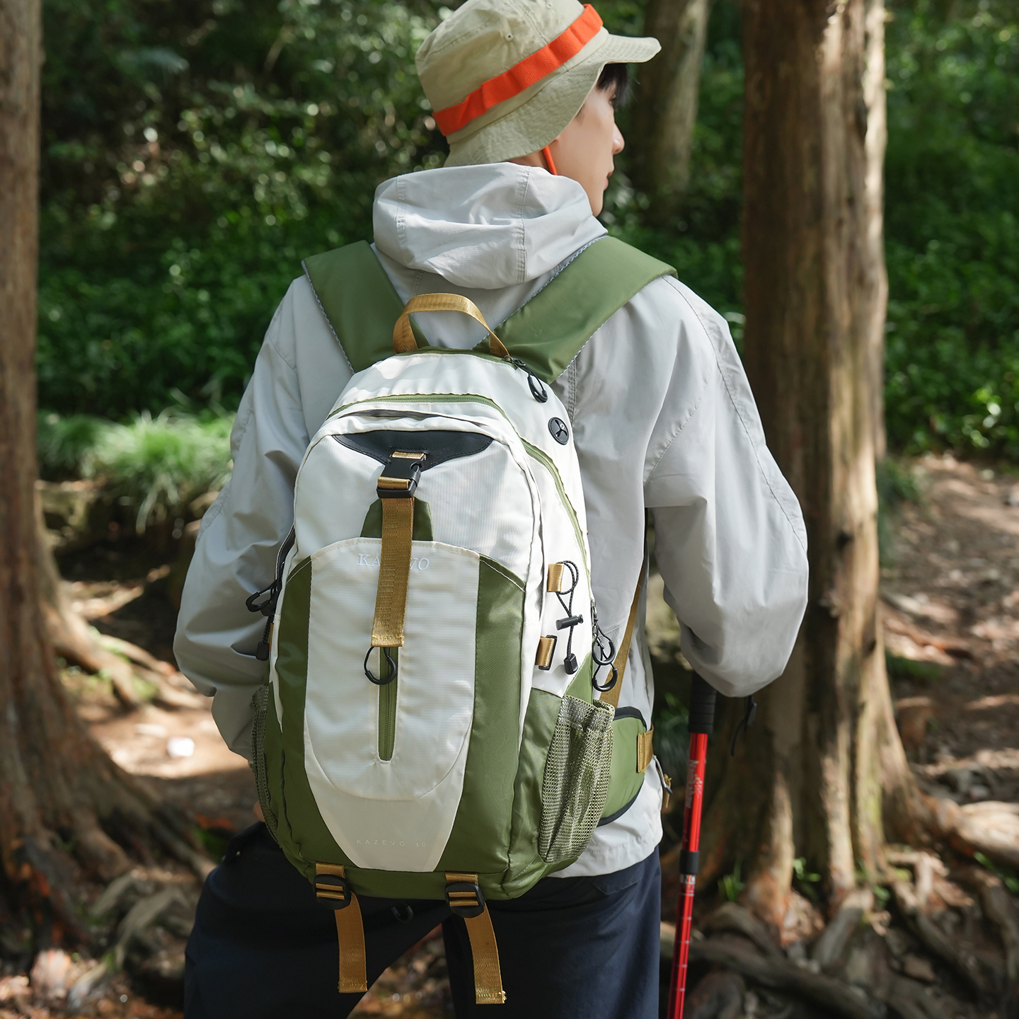 户外运动双肩包男女轻便徒步旅游登山包大容量防水多功能旅行背包