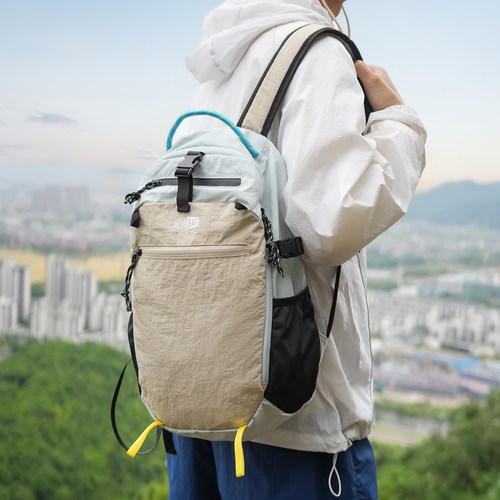 高颜值户外双肩包男女大容量轻便防水运动旅行爬山背包大学生书包