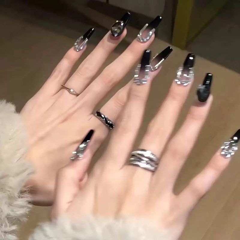 ins高级新款黑色渐变美甲穿戴