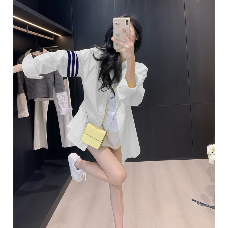 法式慵懒风白色条纹衬衫女款2026新款长袖宽松百搭设计感防晒衬衣