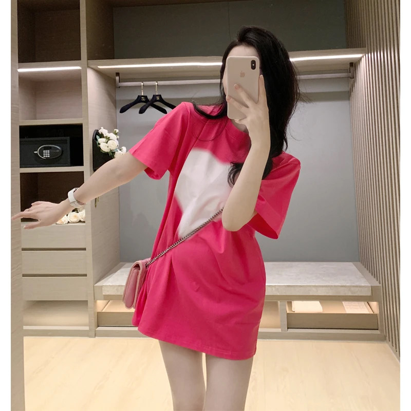 玫红色爱心短袖t恤女装