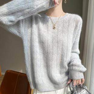 软糯亲肤 女圆领宽松慵懒风扭花毛衣 75%山羊绒25%桑蚕丝针织罩衫