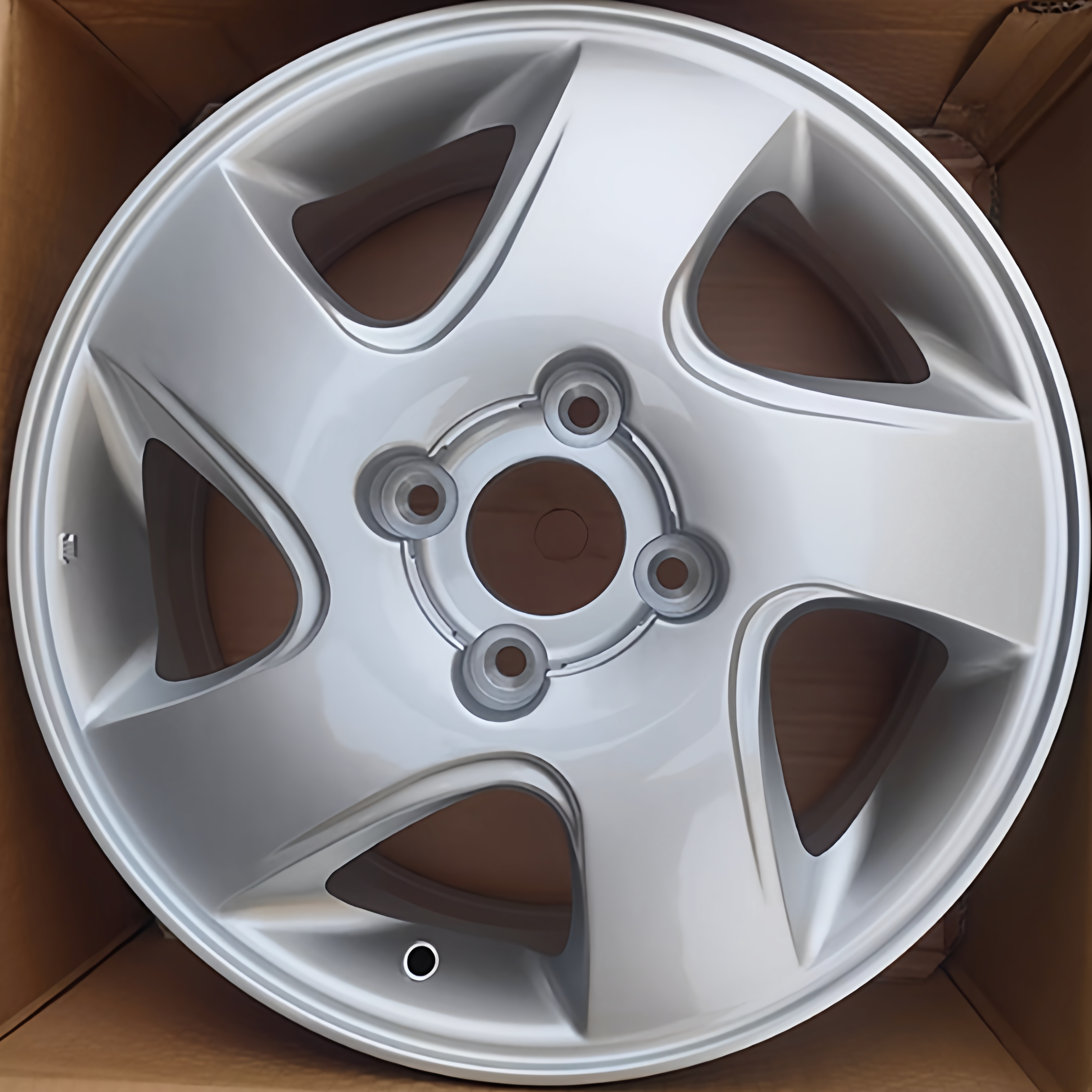 适用于16寸现代老款现代伊兰特轮毂原装替换款汽车铝合金轮毂全新