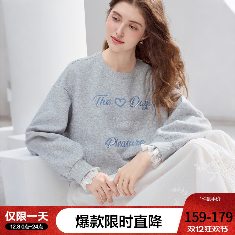 betu百图钉珠字母刺绣卫衣女2025年冬季新款蕾丝拼接无帽衫上衣