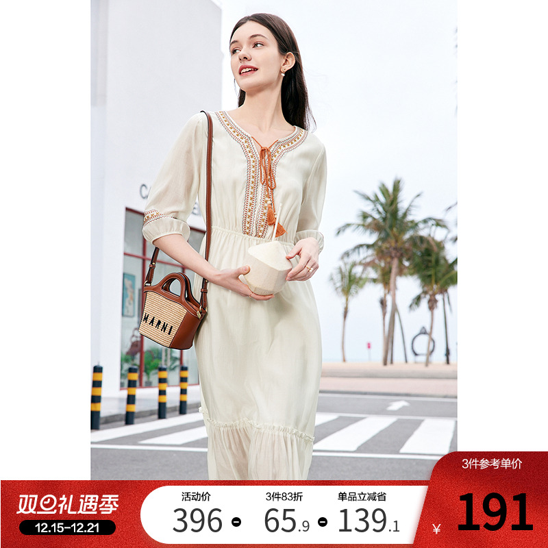 betu百图女装2025年夏季新款波西米亚民族风连衣裙女收腰中长裙