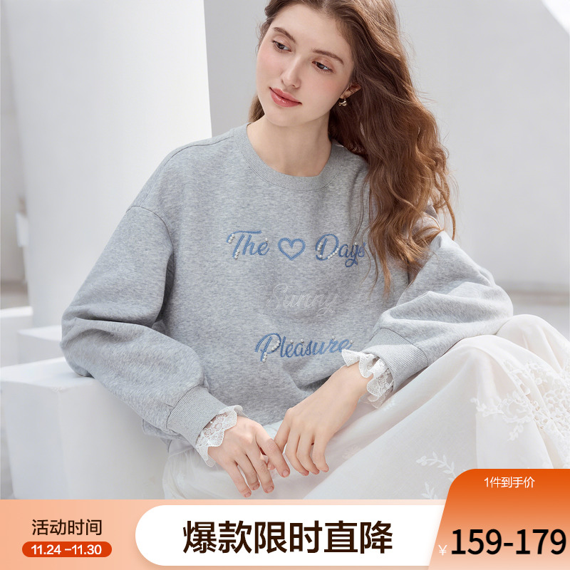 betu百图钉珠字母刺绣卫衣女2025年冬季新款蕾丝拼接无帽衫上衣