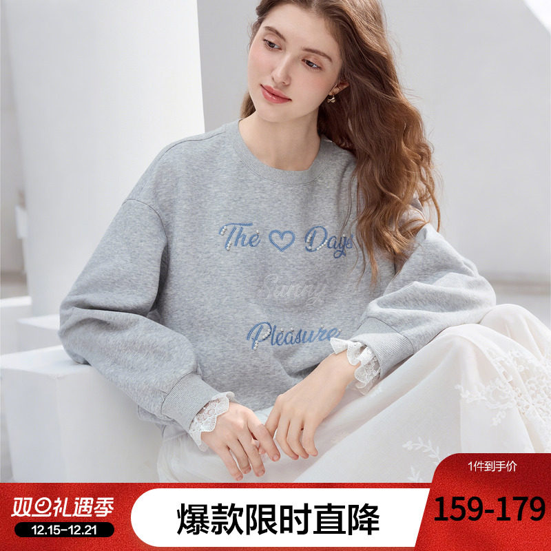 betu百图钉珠字母刺绣卫衣女2025年冬季新款蕾丝拼接无帽衫上衣