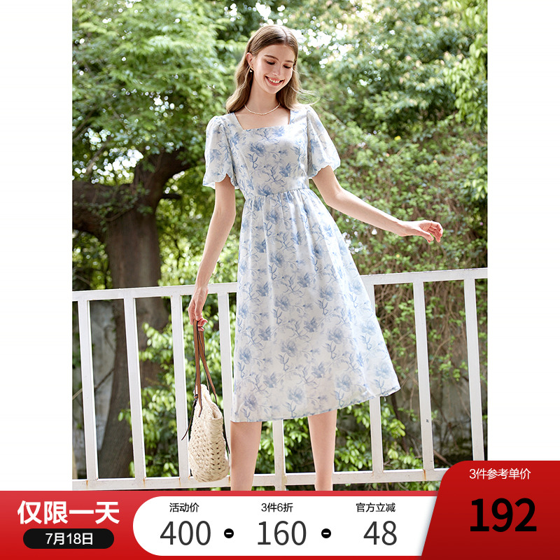 betu百图蓝色碎花方领连衣裙女2025年夏季新款高腰印花裙中长裙