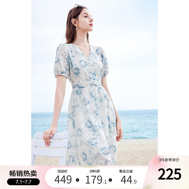 betu百图蓝色碎花V领连衣裙2024夏新款法式茶歇裙收腰中长裙女