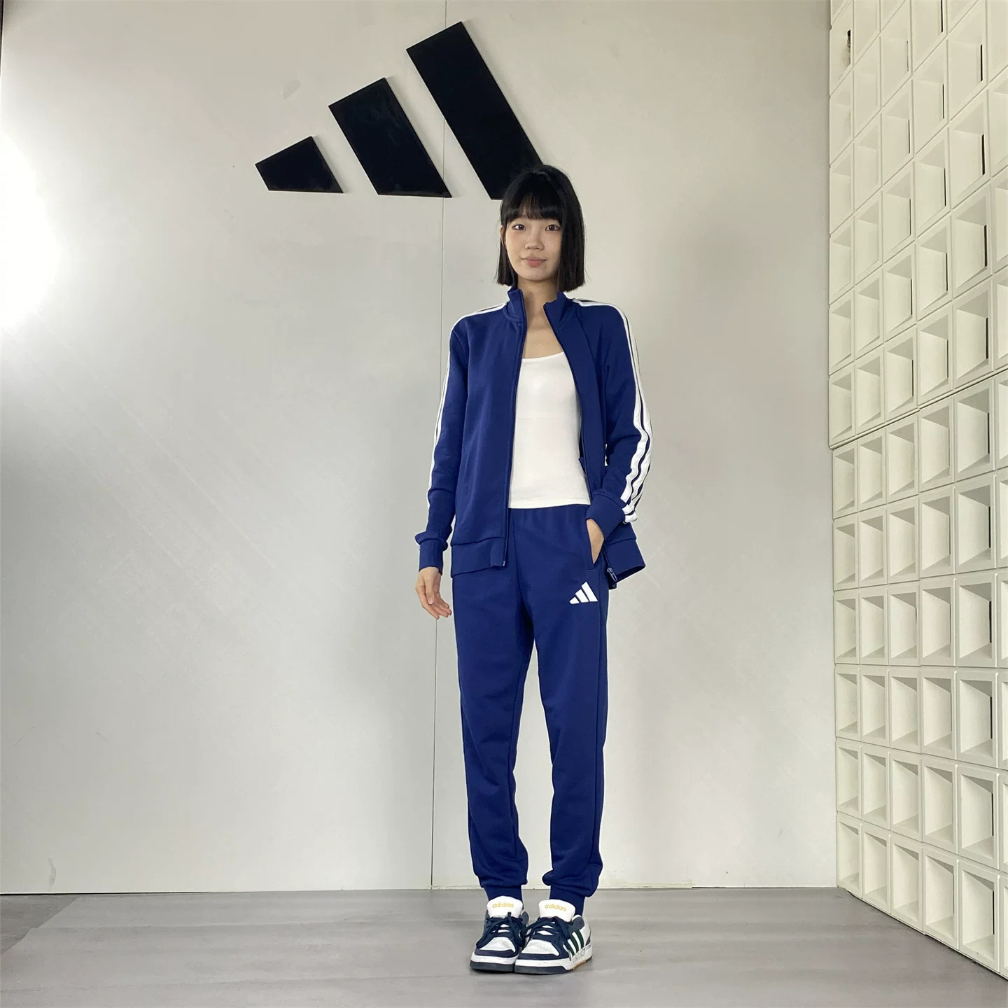 Adidas男女同款时尚百搭运动套装