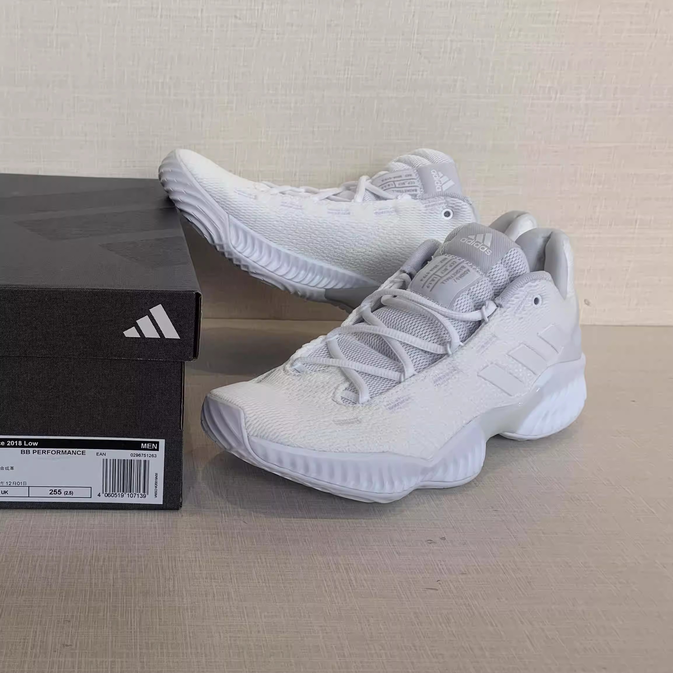 Adidas阿迪达斯男实战缓震篮球鞋
