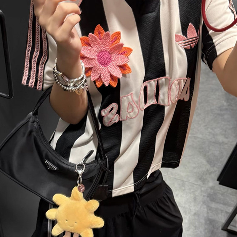 阿迪达斯三叶草女子短袖球衣