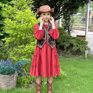 异域风情女童装拍照衣服2026秋装女宝宝红色长袖连衣裙海边度假裙