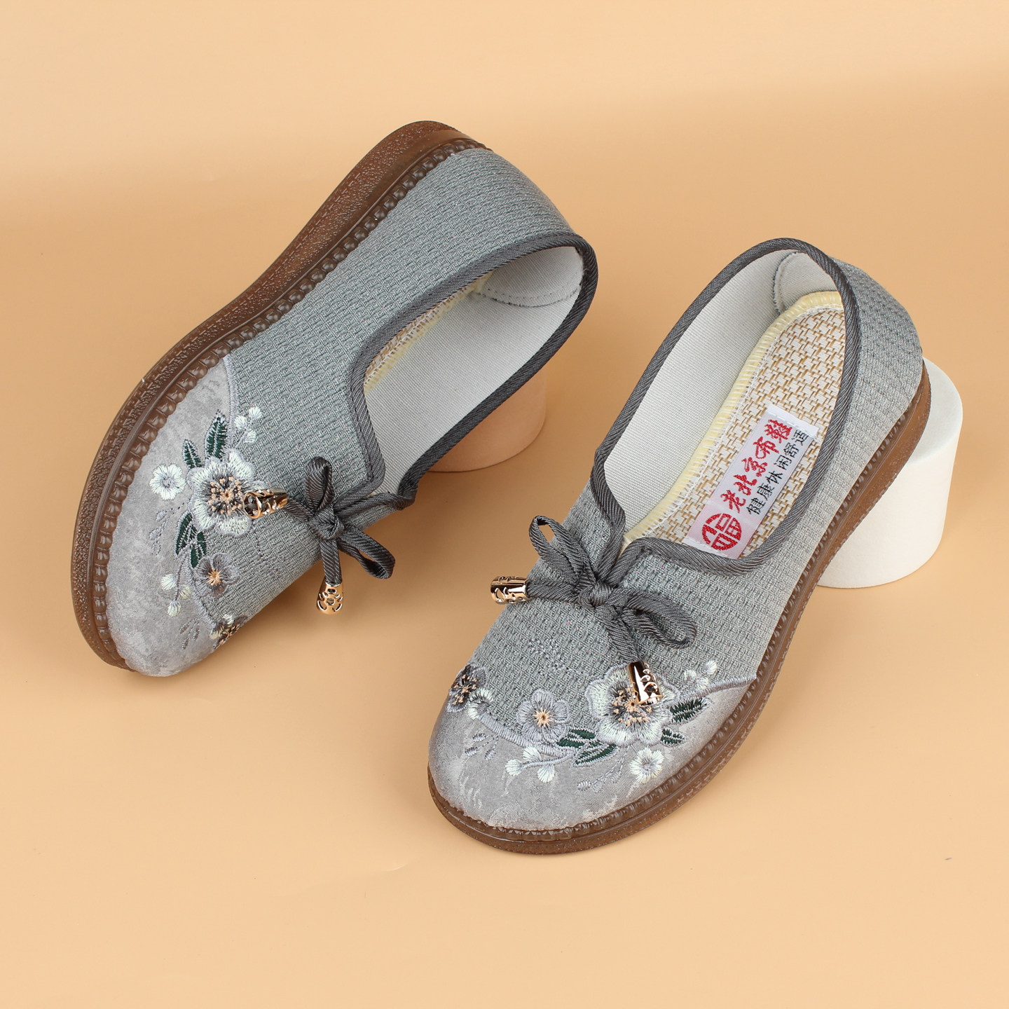 牛筋底2026春季新款老北京布鞋女鞋防滑软底妈妈老人夏季绣花单鞋
