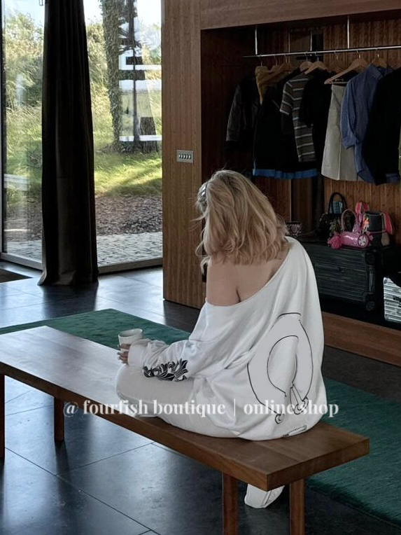 （现）小众时髦梵文印花性感百搭斜肩超好穿露肩卫衣上衣男女款