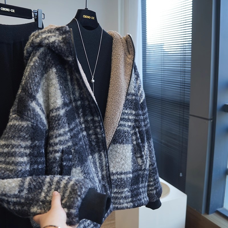 THEWOW 两面穿 厚实保暖蓬松软糯轻柔宽松版羊卷毛连帽落肩袖外套