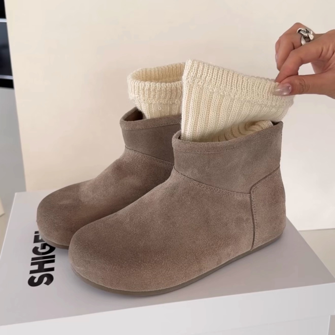 诗歌兰2025新款女鞋真皮复古休闲舒适百搭保暖平底雪地靴短靴