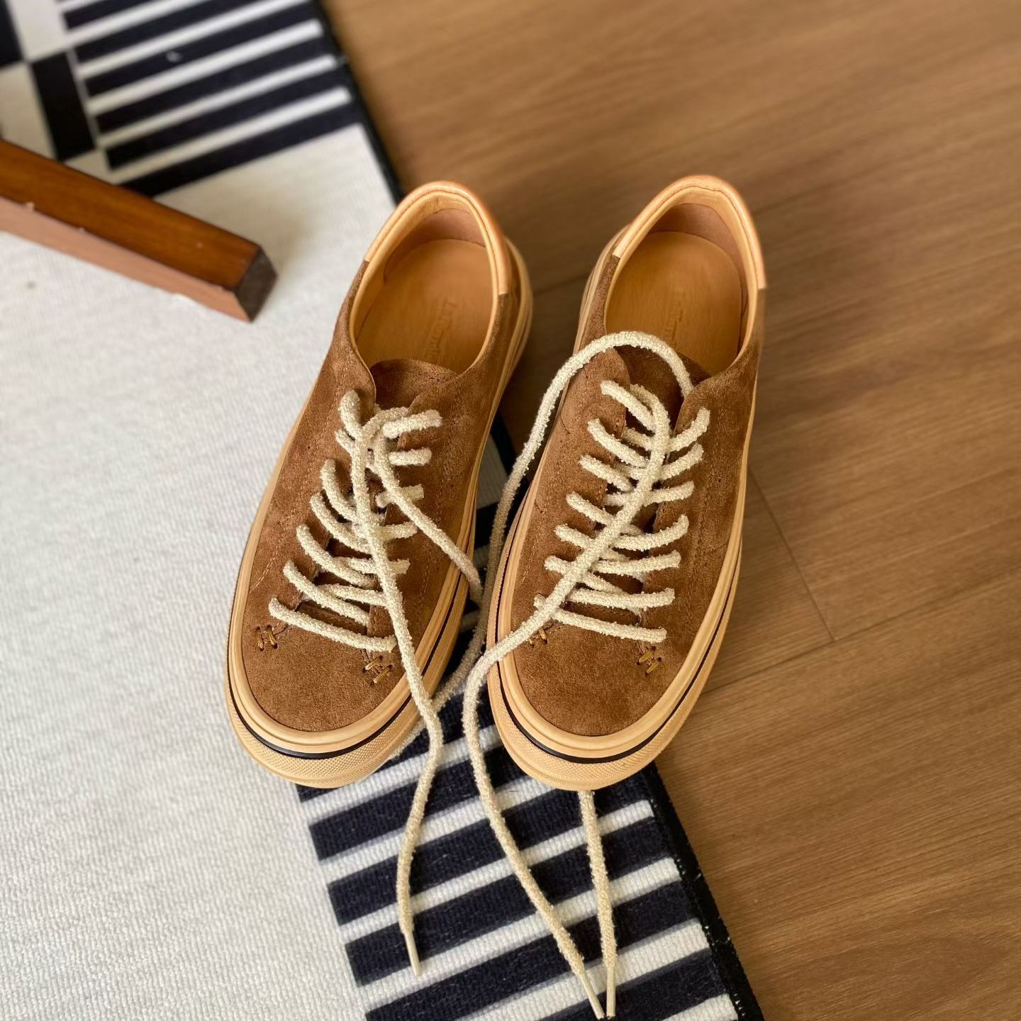 LNT欧洲站2025新款女鞋厚底增高休闲鞋百搭舒适复古撞色系带板鞋