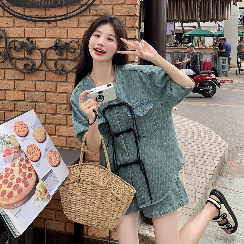 炸街减龄时尚短袖牛仔女夏天搭配一整套巨遮肉显瘦短裤,女装短外套,卡莱