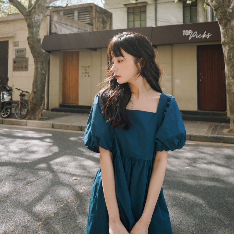 红色连衣裙女夏季2025新款方领小个子泡泡袖气质复古法式初恋裙子,女装连衣裙,卡莱