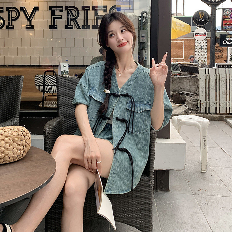 炸街减龄时尚短袖牛仔女夏天搭配一整套巨遮肉显瘦短裤,女装短外套,卡莱