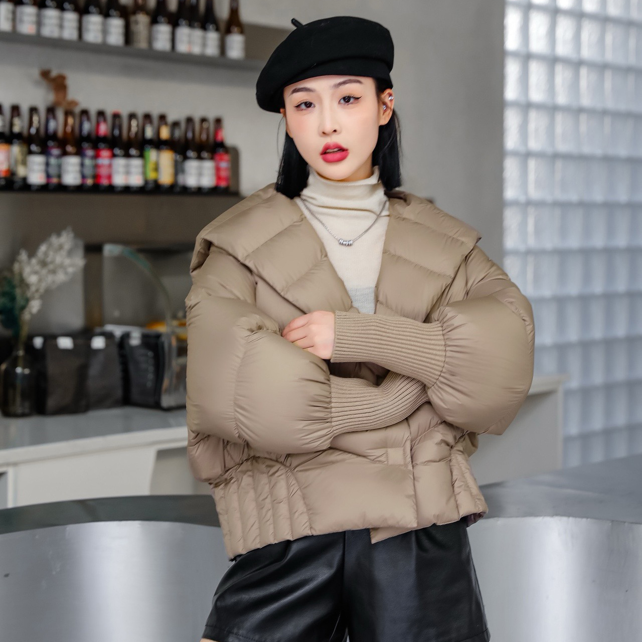 欧洲站2024年新款羽绒服女90白鸭绒短款设计轻薄款保暖大翻外套