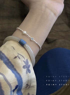 小清新珍珠花朵手链女纯银细链简约百搭叠戴手饰闺蜜素圈手镯