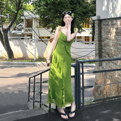 度假风绿色收腰碎花连衣裙设计感