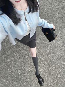 浅蓝色简约软糯针织开衫秋季新款学院风甜美气质圆领短款外套上衣
