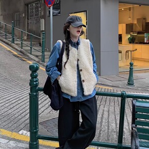皮毛一体马甲女2026新款春秋韩版小个子百搭环保坎肩背心宽松外套