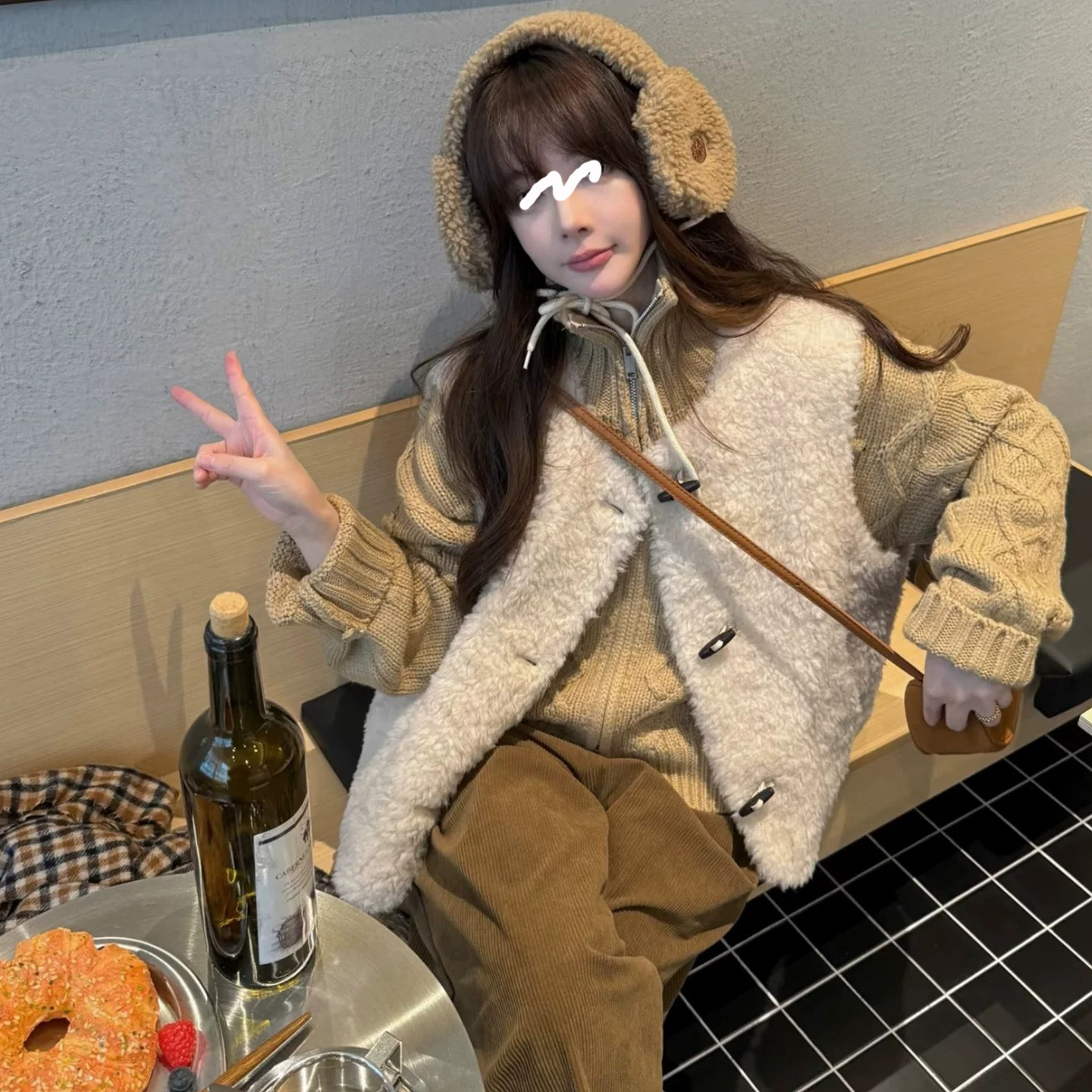2026新款牛角扣皮毛一体马甲女短款韩版秋冬小个子环保毛毛马夹