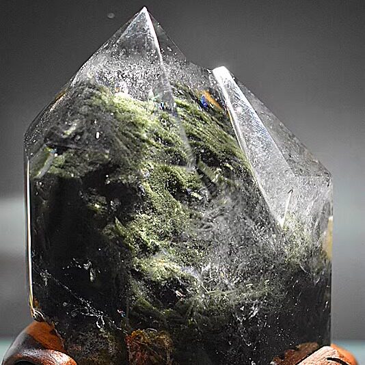 天然绿幽灵水晶原石摆件火山灰