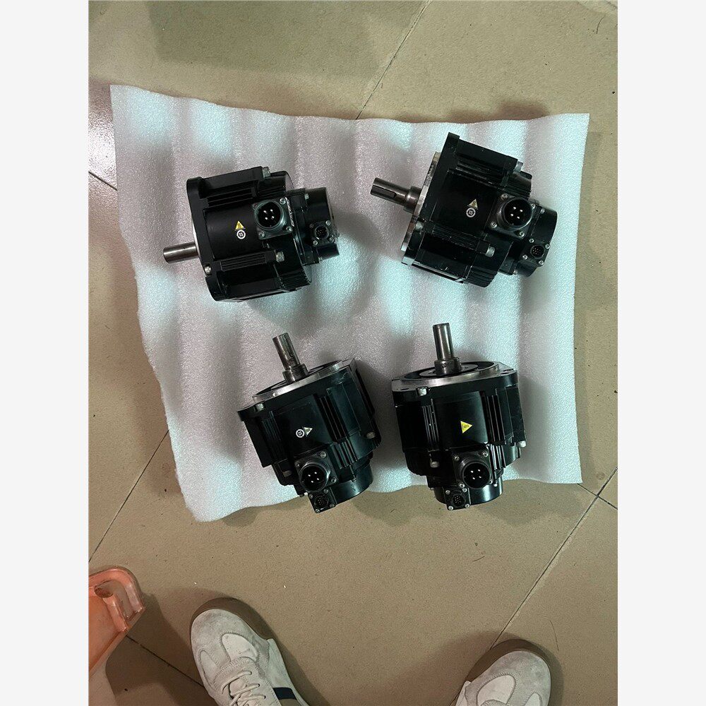 安川伺服电机，09AFC61,09A7C61，09A7C6C议价