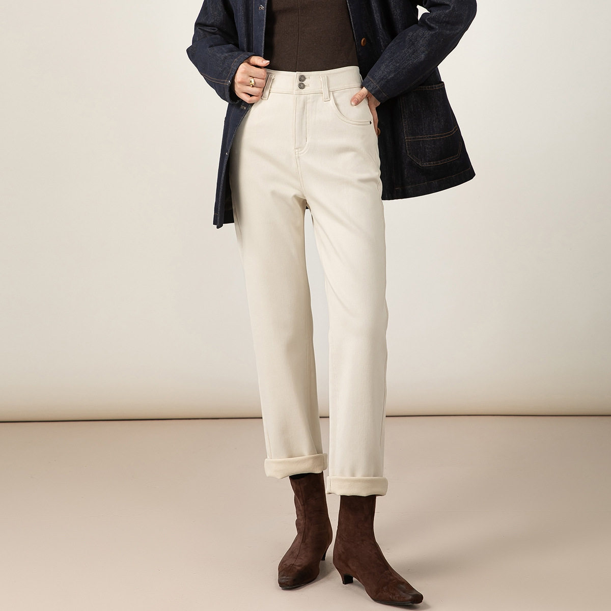 白色加绒保暖直筒牛仔裤女长裤2025冬季新款显瘦百搭九分烟管裤子