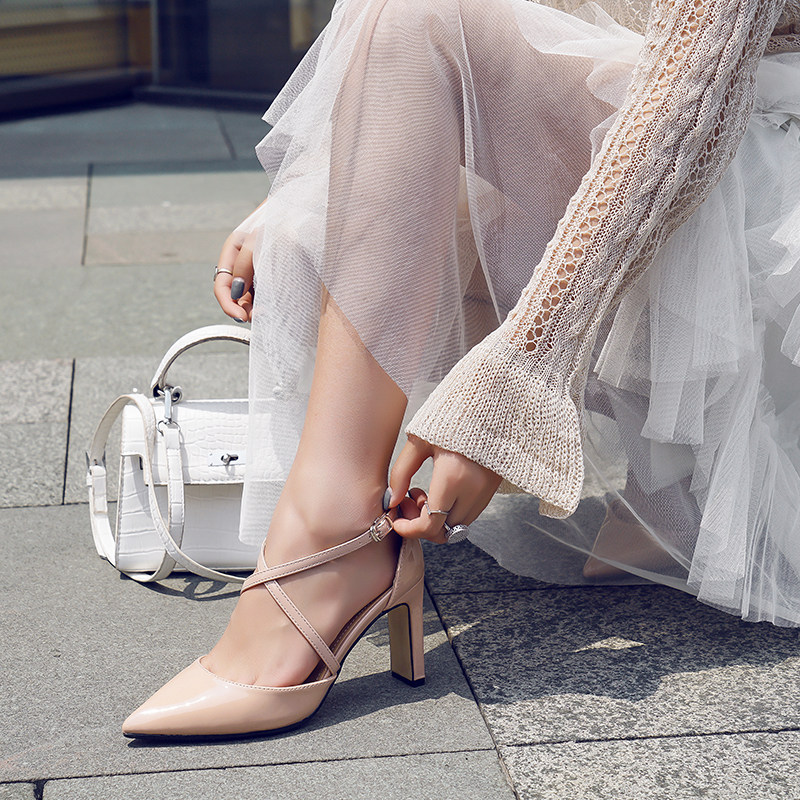 酒红色高跟单鞋女新春季时尚浅口交叉绑带高跟鞋粗跟尖头女鞋