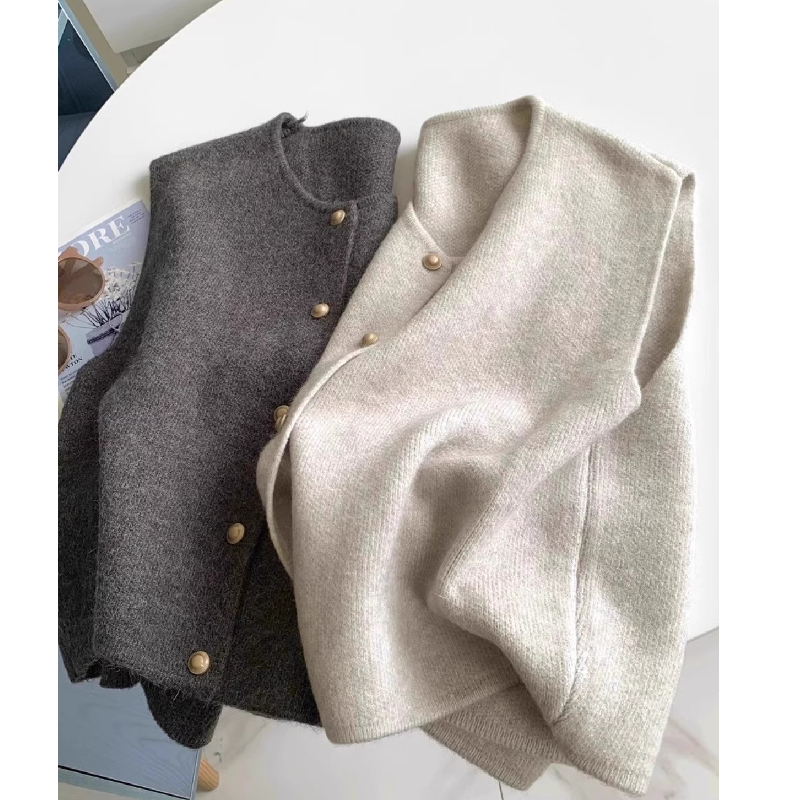 小金扣针织马甲女秋冬叠穿无袖毛衣开衫背心上衣女两穿百搭优雅潮