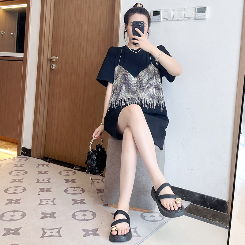 大码法式赫本风连衣裙夏季胖mm巨显瘦正肩假两件心机小黑裙圆领