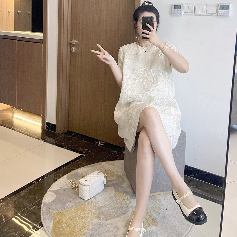 白色浮雕提花气质大码显瘦遮肚子胖mm减龄新款夏季连衣裙女2025年图片