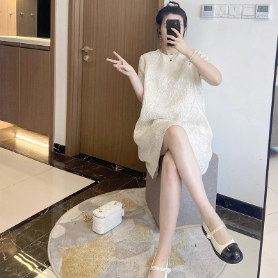 白色浮雕提花气质大码显瘦遮肚子胖mm减龄新款夏季连衣裙女2025年