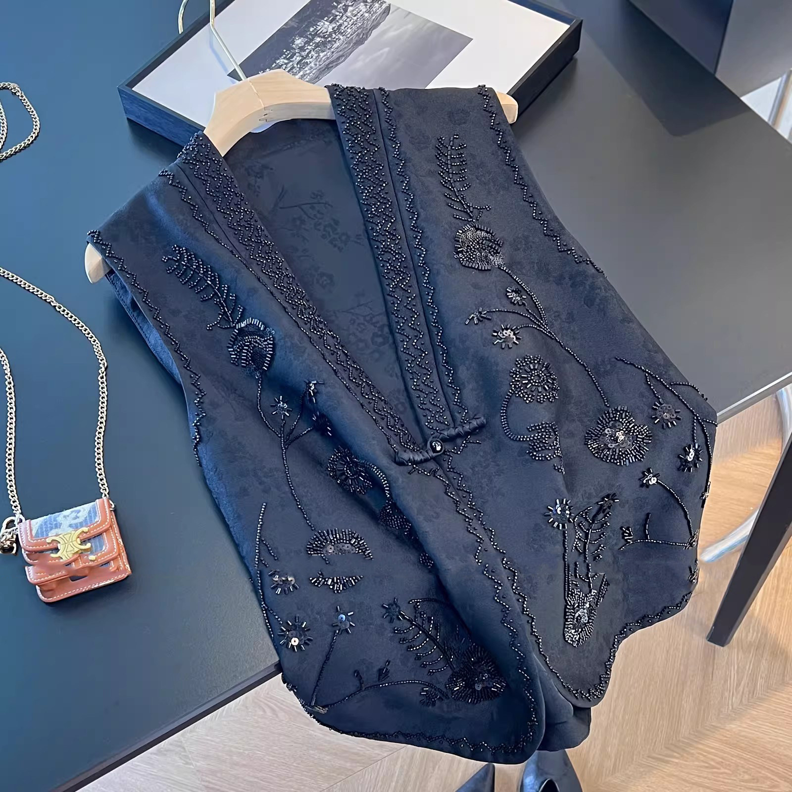 爵菲大码胖mm新中式风重工钉珠刺绣马甲女V领显瘦高级感背心外套,女装/女士精品,常规大码外套,淘宝优惠券,粉丝福利购,淘宝优惠卷