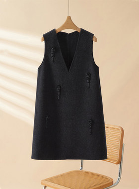 爵莱菲大码碳灰色绵羊毛双面呢背心裙女新款重工钉珠连衣裙V领