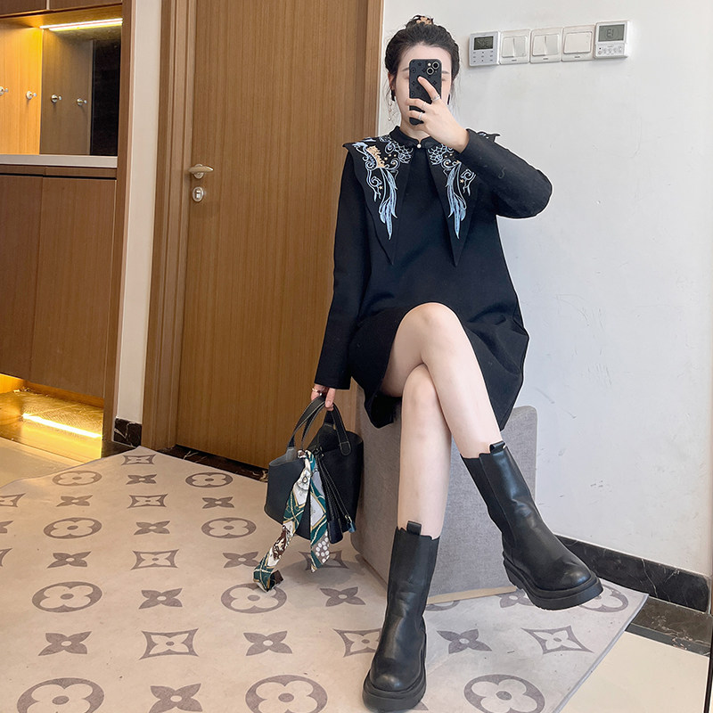 新中式连衣裙2026新款女春秋高级质感国风刺绣女装胖MM大码卫衣裙