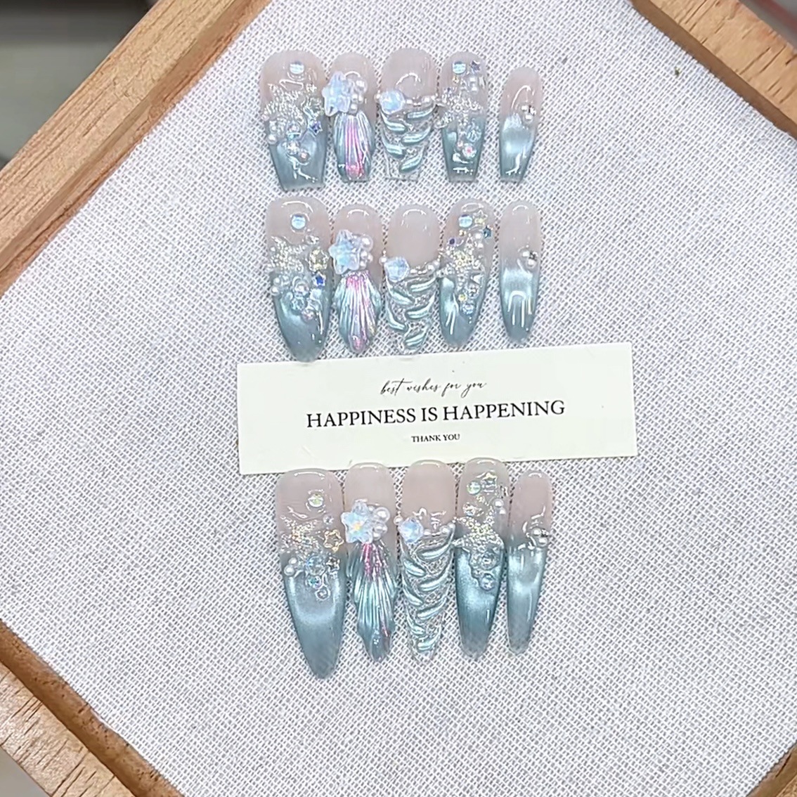 黛月达  纯手工新款大海的秘密手绘鱼尾浪花猫眼美甲贴片