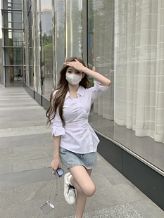 收腰辣妹白色衬衫女夏季修身设计感小众性感韩版衬衣休闲chic上衣