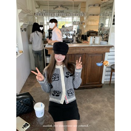 aaaaxbbb 淡味牛津街 纯羊毛玫瑰刺绣开衫两色织带拼接撞色针织衫